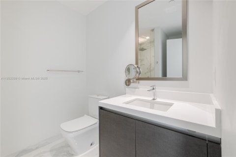 Condo in Miami, Florida, 3 bedrooms № 1976130 - photo 16