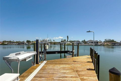 Casa en venta en Saint Pete Beach, Florida, 4 dormitorios, 173.45 m2 № 1204681 - foto 2