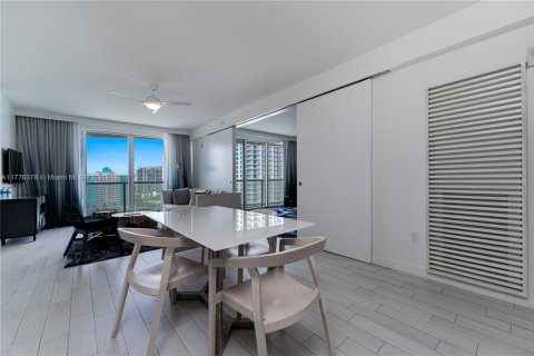 Condominio en venta en Fort Lauderdale, Florida, 2 dormitorios, 109.25 m2 № 1693435 - foto 8