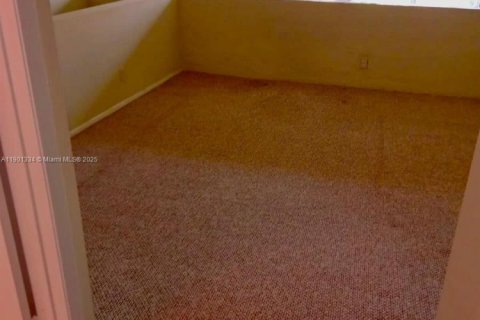 Condo in Hialeah, Florida, 1 bedroom  № 1951531 - photo 6