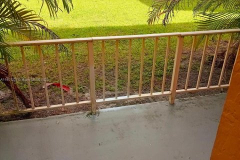 Condo in Hialeah, Florida, 1 bedroom  № 1951531 - photo 15