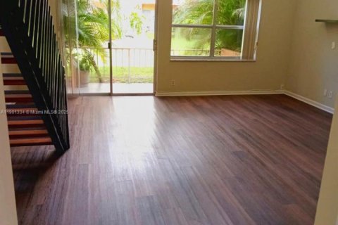 Condo in Hialeah, Florida, 1 bedroom  № 1951531 - photo 13