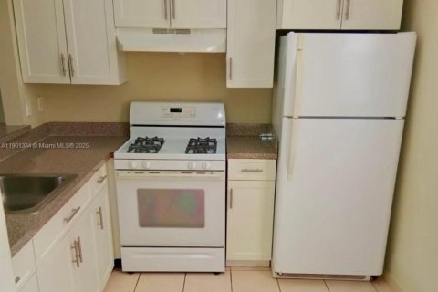 Condo in Hialeah, Florida, 1 bedroom № 1951531