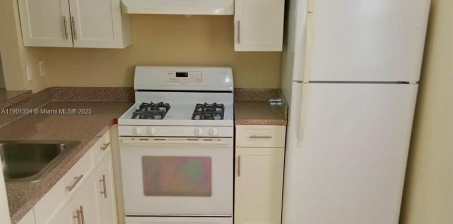 Condo in Hialeah, Florida, 1 bedroom  № 1951531
