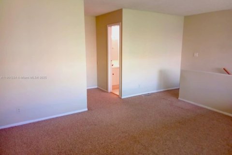 Condo in Hialeah, Florida, 1 bedroom  № 1951531 - photo 9