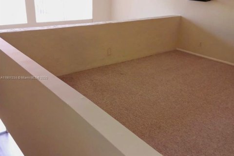 Condo in Hialeah, Florida, 1 bedroom  № 1951531 - photo 7