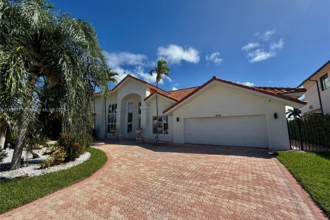 House in Fort Lauderdale, Florida 4 bedrooms, 326.64 sq.m. № 1945657 - photo 3