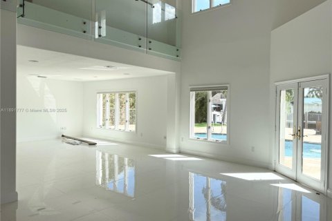 House in Fort Lauderdale, Florida 4 bedrooms, 326.64 sq.m. № 1945657 - photo 14