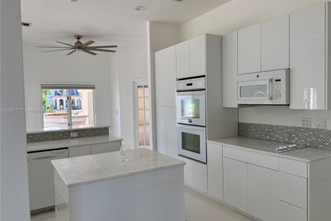 House in Fort Lauderdale, Florida 4 bedrooms, 326.64 sq.m. № 1945657 - photo 18
