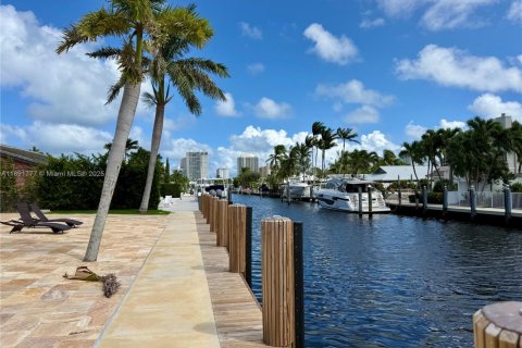 House in Fort Lauderdale, Florida 4 bedrooms, 326.64 sq.m. № 1945657 - photo 6