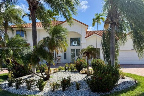 House in Fort Lauderdale, Florida 4 bedrooms, 326.64 sq.m. № 1945657 - photo 1