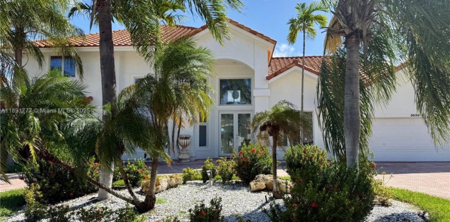 House in Fort Lauderdale, Florida 4 bedrooms, 326.64 sq.m. № 1945657