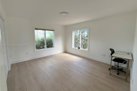 House in Fort Lauderdale, Florida 4 bedrooms, 326.64 sq.m. № 1945657 - photo 27