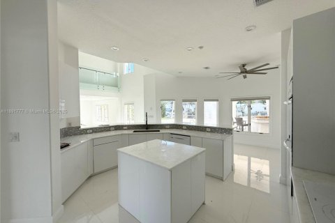 House in Fort Lauderdale, Florida 4 bedrooms, 326.64 sq.m. № 1945657 - photo 17