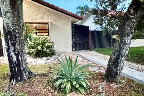 Immobilier commercial à louer à Miami, Floride: 2 chambres, 65.22 m2 № 2407565 - photo 11