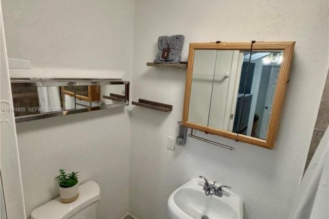 Immobilier commercial à louer à Miami, Floride: 2 chambres, 65.22 m2 № 2407565 - photo 5