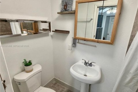 Immobilier commercial à louer à Miami, Floride: 2 chambres, 65.22 m2 № 2407565 - photo 4