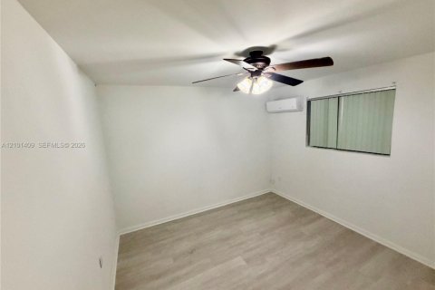 Immobilier commercial à louer à Miami, Floride: 2 chambres, 65.22 m2 № 2407565 - photo 8