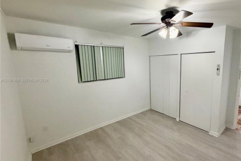 Immobilier commercial à louer à Miami, Floride: 2 chambres, 65.22 m2 № 2407565 - photo 9