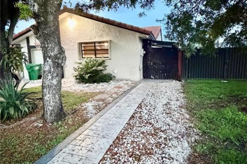 Immobilier commercial à Miami, Floride 2 chambres, 65.22 m2 № 2407565