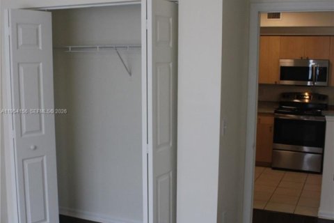 Condo in Miramar, Florida, 3 bedrooms № 2153713 - photo 5