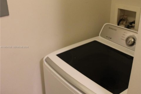 Condo in Miramar, Florida, 3 bedrooms № 2153713 - photo 13