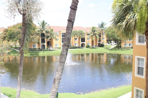 Condo in Miramar, Florida, 3 bedrooms № 2153713 - photo 20