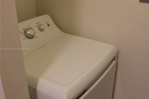 Condo in Miramar, Florida, 3 bedrooms № 2153713 - photo 14