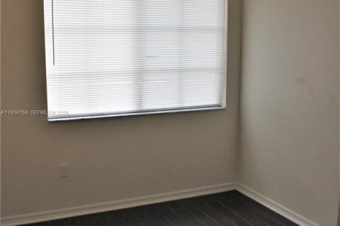 Condo in Miramar, Florida, 3 bedrooms № 2153713 - photo 4