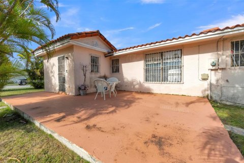 Casa en venta en Miami, Florida, 4 dormitorios, 107.02 m2 № 1726982 - foto 18