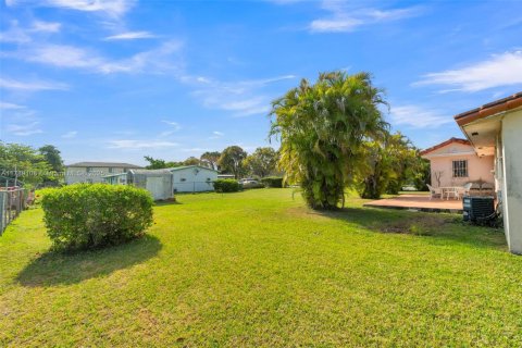 Casa en venta en Miami, Florida, 4 dormitorios, 107.02 m2 № 1726982 - foto 19