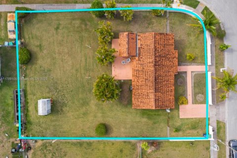 Casa en venta en Miami, Florida, 4 dormitorios, 107.02 m2 № 1726982 - foto 21