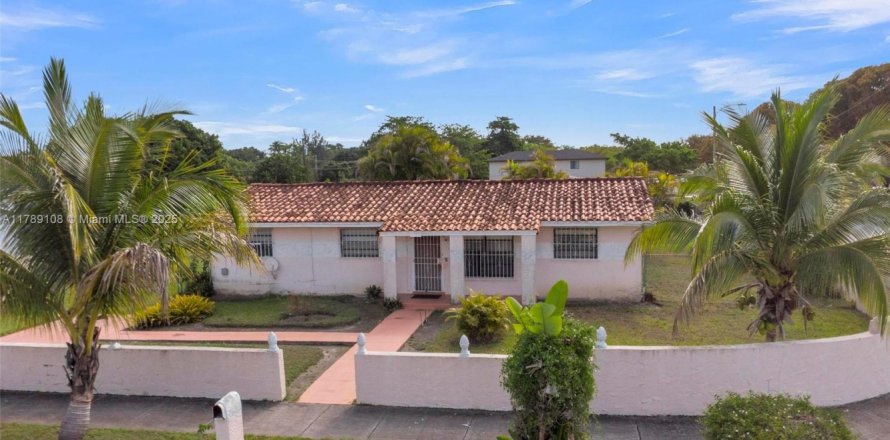 Casa en Miami, Florida 4 dormitorios, 107.02 m2 № 1726982