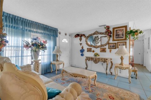 Casa en venta en Miami, Florida, 4 dormitorios, 107.02 m2 № 1726982 - foto 2