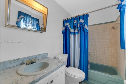 Casa en venta en Miami, Florida, 4 dormitorios, 107.02 m2 № 1726982 - foto 11