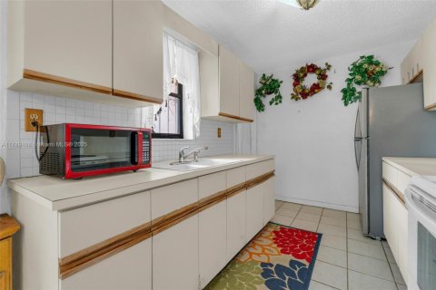 Casa en venta en Miami, Florida, 4 dormitorios, 107.02 m2 № 1726982 - foto 8