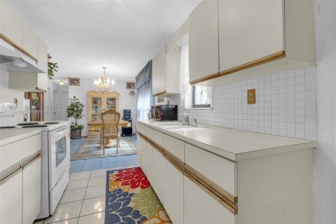 Casa en venta en Miami, Florida, 4 dormitorios, 107.02 m2 № 1726982 - foto 9
