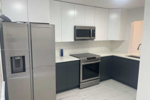 Купить кондоминиум в Маргит, Флорида 2 спальни, 94.67м2, № 1923942 - фото 1