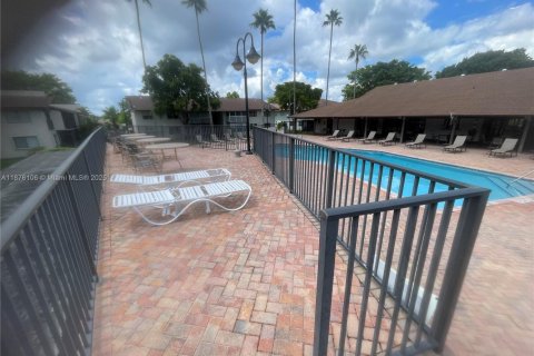 Купить кондоминиум в Маргит, Флорида 2 спальни, 94.67м2, № 1923942 - фото 14