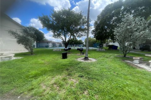 Купить кондоминиум в Маргит, Флорида 2 спальни, 94.67м2, № 1923942 - фото 16