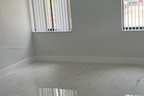 Купить кондоминиум в Маргит, Флорида 2 спальни, 94.67м2, № 1923942 - фото 7