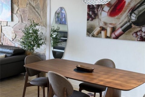 Copropriété à vendre à Miami, Floride: 2 chambres, 102.1 m2 № 1973989 - photo 1