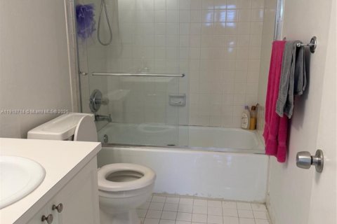 Copropriété à vendre à Miami, Floride: 2 chambres, 102.1 m2 № 1973989 - photo 17