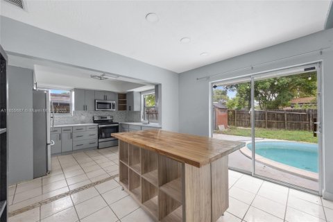 House in Lauderhill, Florida 3 bedrooms, 127.37 sq.m. № 1878518 - photo 12