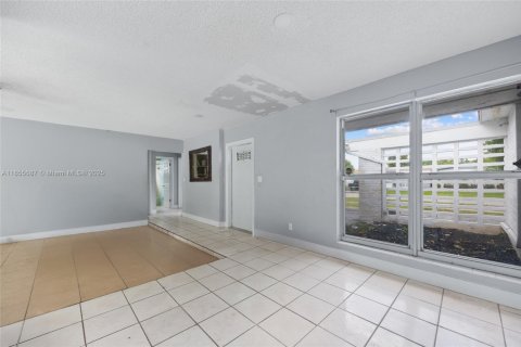 House in Lauderhill, Florida 3 bedrooms, 127.37 sq.m. № 1878518 - photo 7