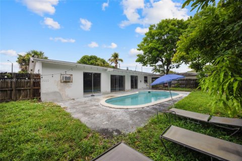 House in Lauderhill, Florida 3 bedrooms, 127.37 sq.m. № 1878518 - photo 2