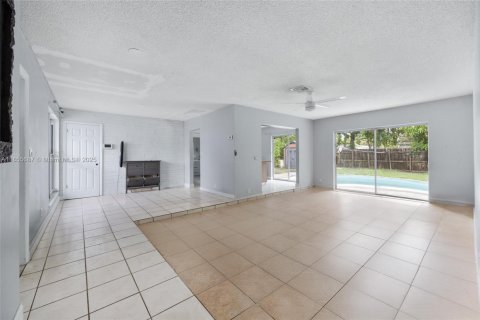 House in Lauderhill, Florida 3 bedrooms, 127.37 sq.m. № 1878518 - photo 5
