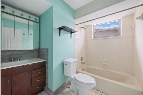 House in Lauderhill, Florida 3 bedrooms, 127.37 sq.m. № 1878518 - photo 18
