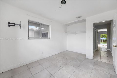 House in Lauderhill, Florida 3 bedrooms, 127.37 sq.m. № 1878518 - photo 15