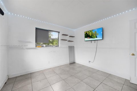House in Lauderhill, Florida 3 bedrooms, 127.37 sq.m. № 1878518 - photo 23